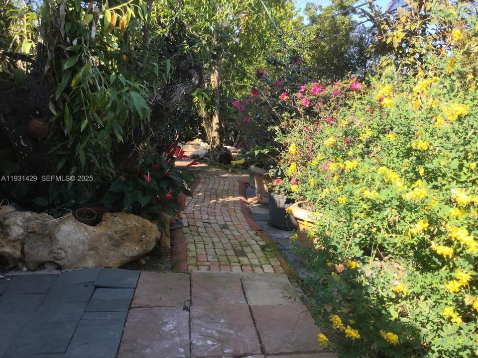 For Sale: $845,000 (4 beds, 3 baths, 2142 Square Feet)