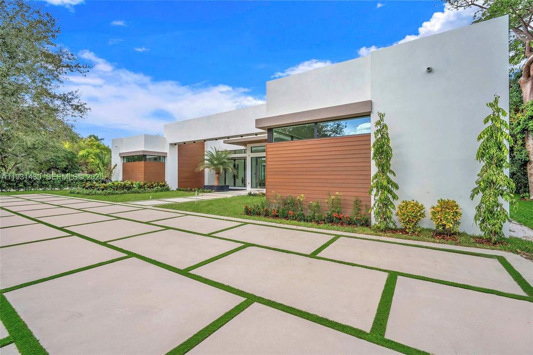 For Sale: $5,495,000 (5 beds, 6 baths, 0 Square Feet)