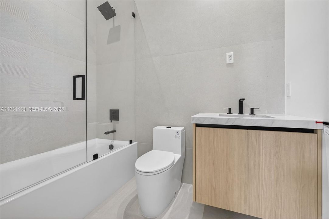 For Sale: $5,495,000 (5 beds, 6 baths, 0 Square Feet)