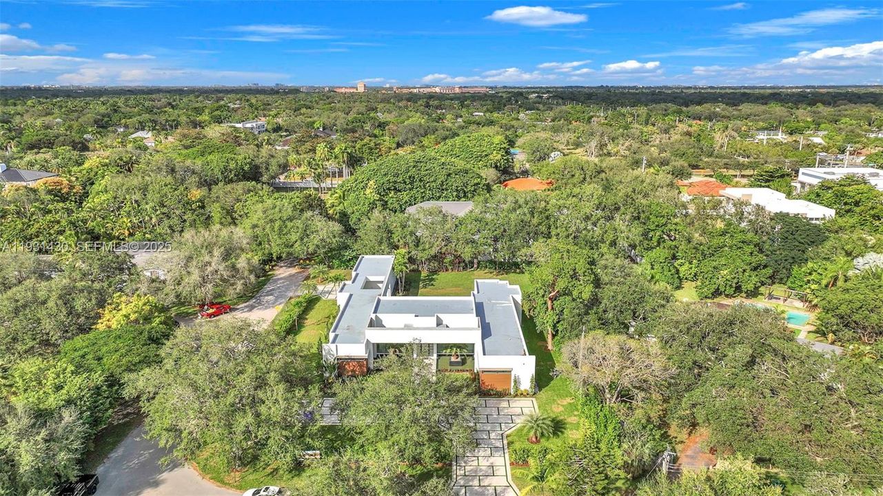 For Sale: $5,495,000 (5 beds, 6 baths, 0 Square Feet)