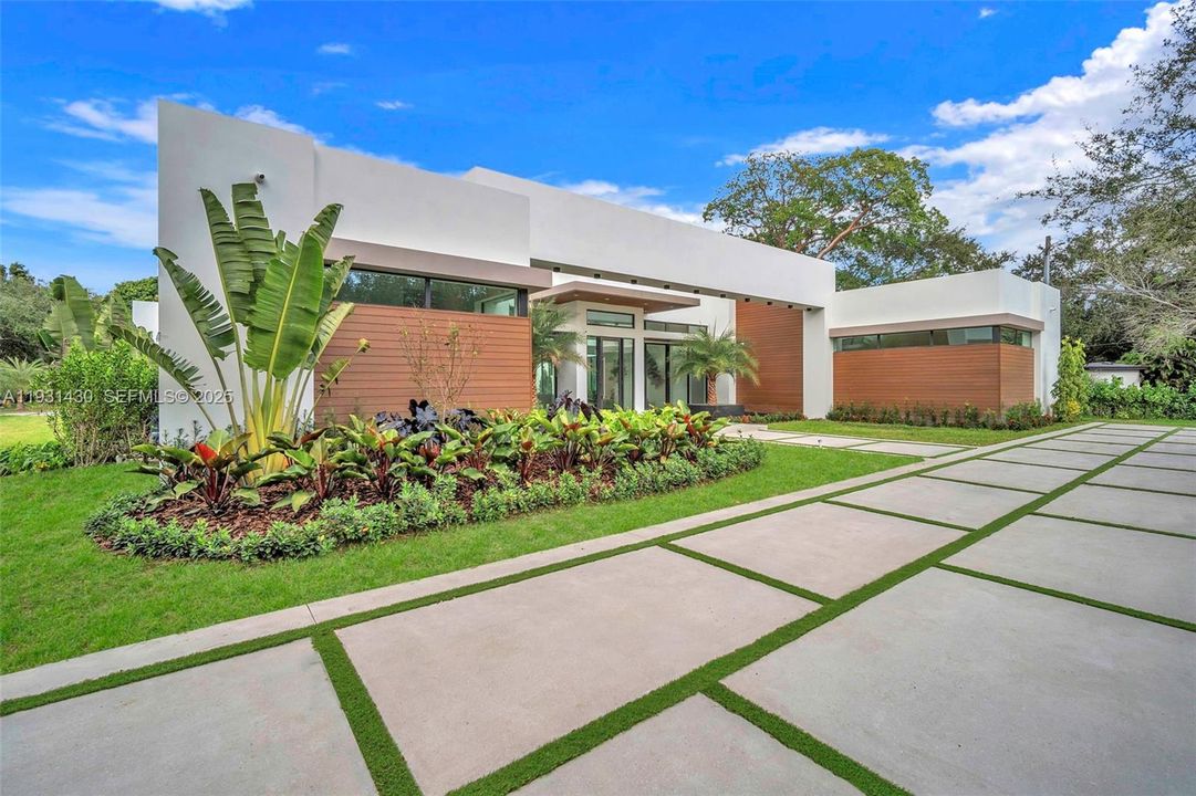 For Sale: $5,495,000 (5 beds, 6 baths, 0 Square Feet)