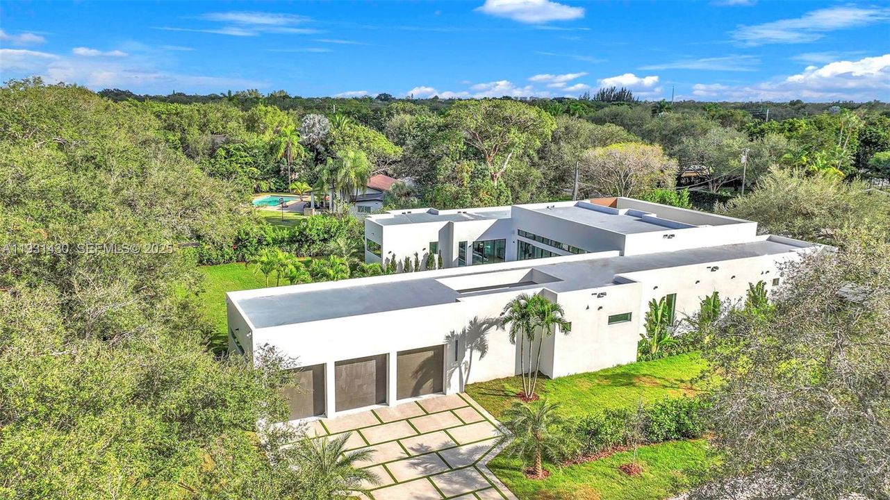 For Sale: $5,495,000 (5 beds, 6 baths, 0 Square Feet)