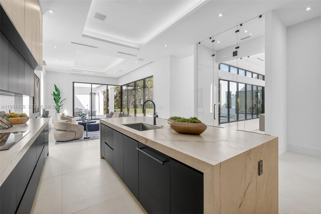 For Sale: $5,495,000 (5 beds, 6 baths, 0 Square Feet)