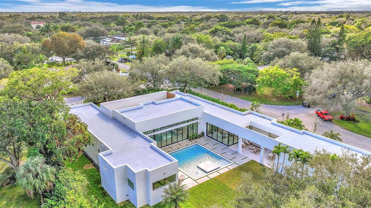 For Sale: $5,495,000 (5 beds, 6 baths, 0 Square Feet)