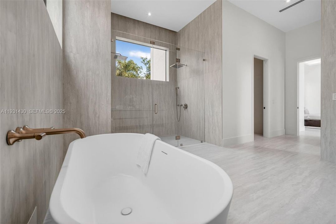 For Sale: $5,495,000 (5 beds, 6 baths, 0 Square Feet)