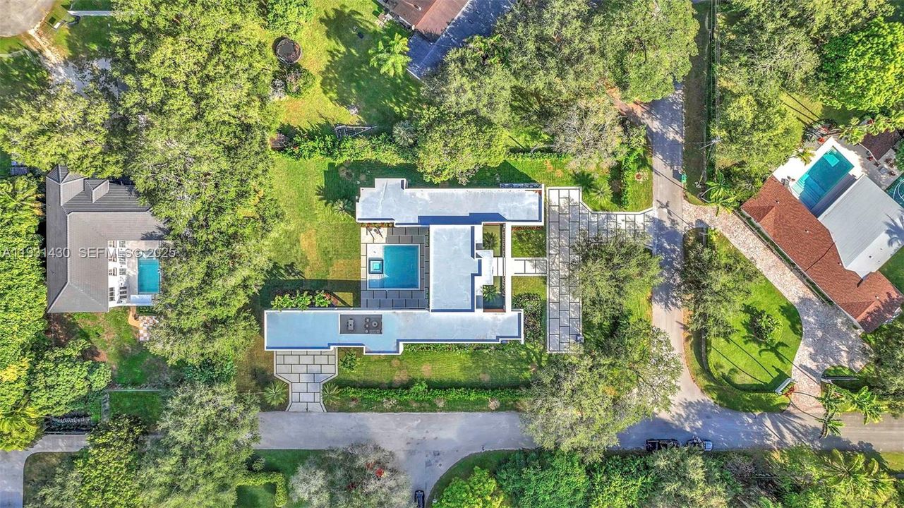 For Sale: $5,495,000 (5 beds, 6 baths, 0 Square Feet)