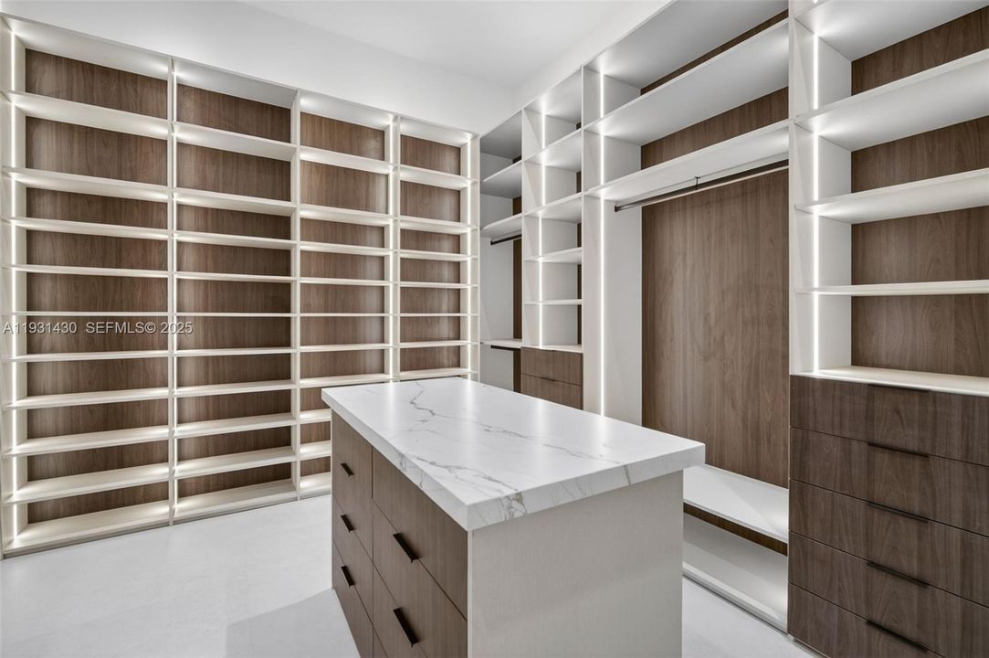 For Sale: $5,495,000 (5 beds, 6 baths, 0 Square Feet)