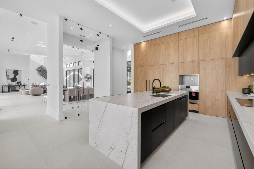 For Sale: $5,495,000 (5 beds, 6 baths, 0 Square Feet)