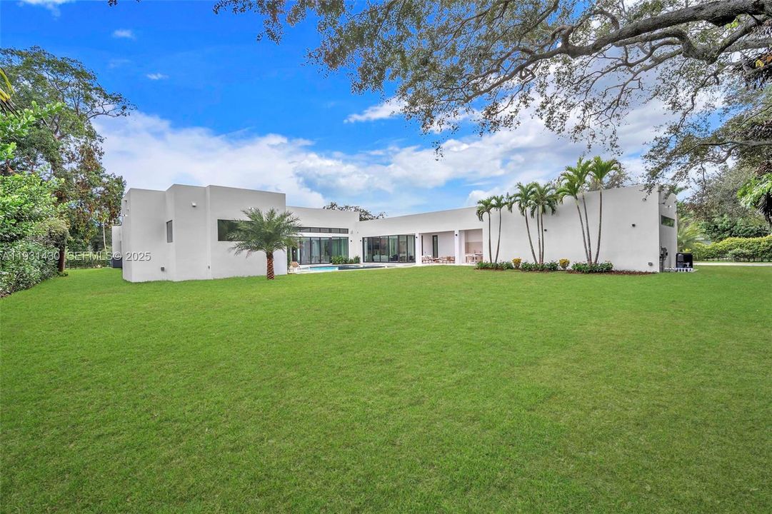 For Sale: $5,495,000 (5 beds, 6 baths, 0 Square Feet)