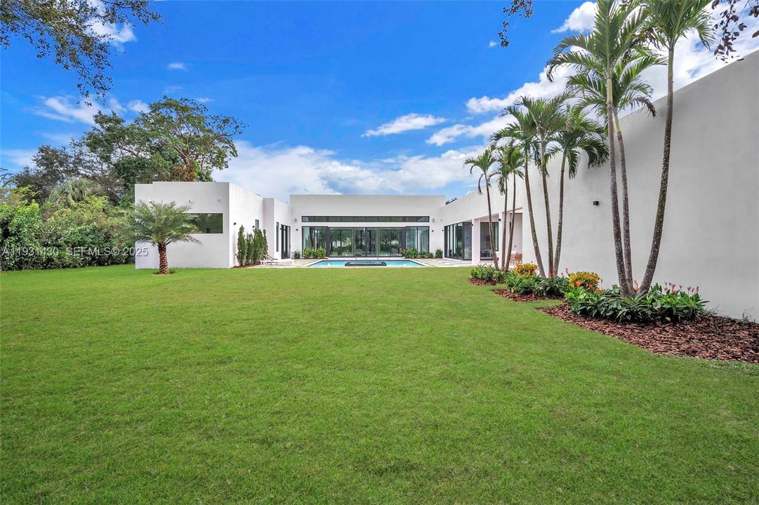 For Sale: $5,495,000 (5 beds, 6 baths, 0 Square Feet)