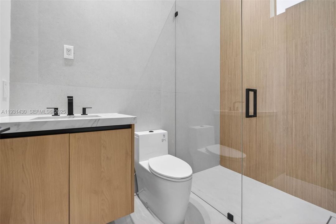 For Sale: $5,495,000 (5 beds, 6 baths, 0 Square Feet)