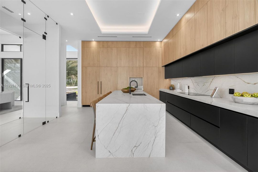 For Sale: $5,495,000 (5 beds, 6 baths, 0 Square Feet)