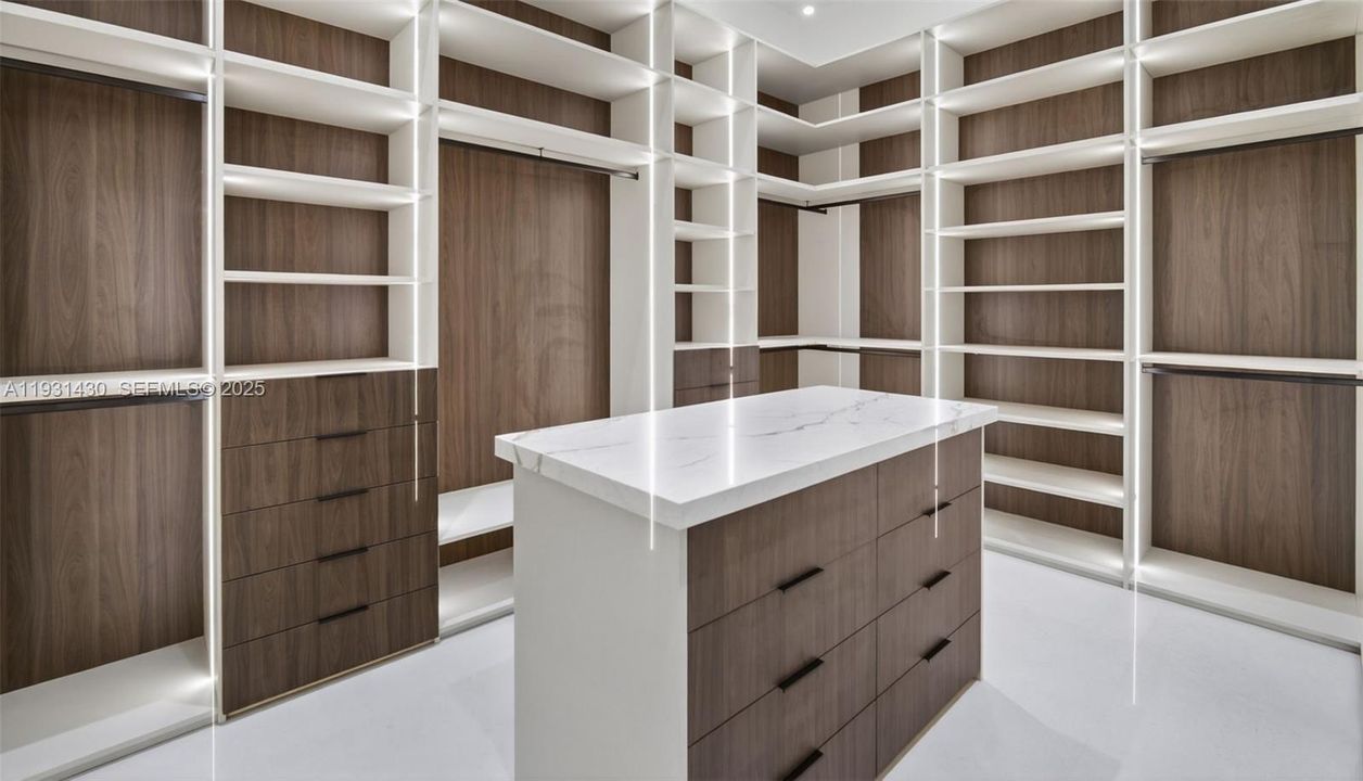 For Sale: $5,495,000 (5 beds, 6 baths, 0 Square Feet)