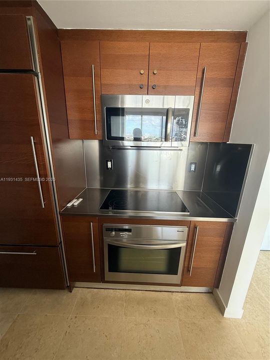 В аренду: $6,250 (1 спален, 1 ванн, 851 Квадратных фут)