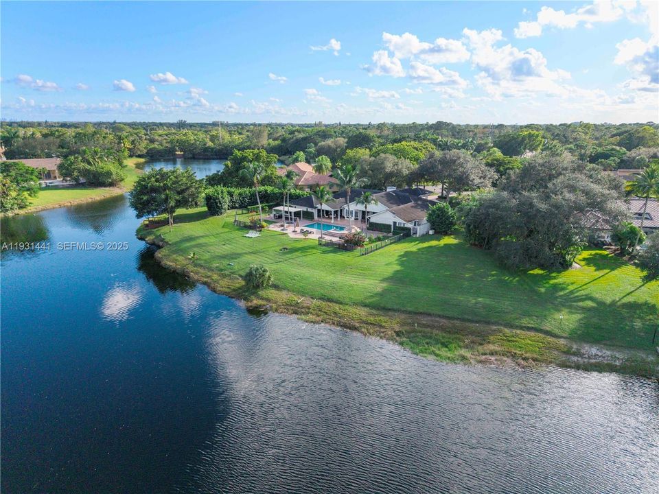 На продажу: $1,990,000 (4 спален, 3 ванн, 4387 Квадратных фут)