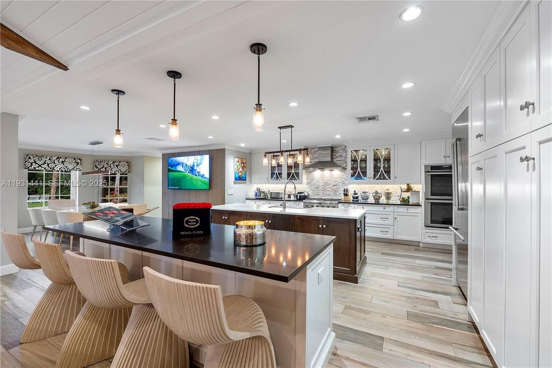 На продажу: $1,990,000 (4 спален, 3 ванн, 4387 Квадратных фут)