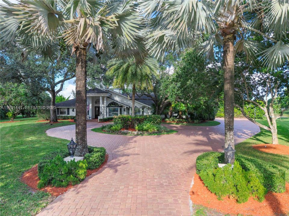 На продажу: $1,990,000 (4 спален, 3 ванн, 4387 Квадратных фут)