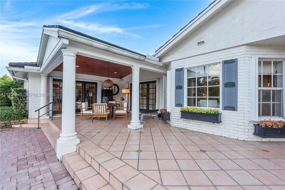 На продажу: $1,990,000 (4 спален, 3 ванн, 4387 Квадратных фут)