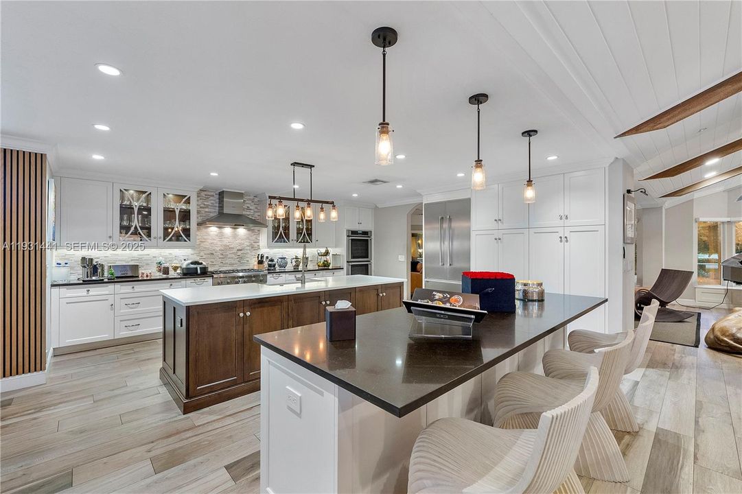 На продажу: $1,990,000 (4 спален, 3 ванн, 4387 Квадратных фут)