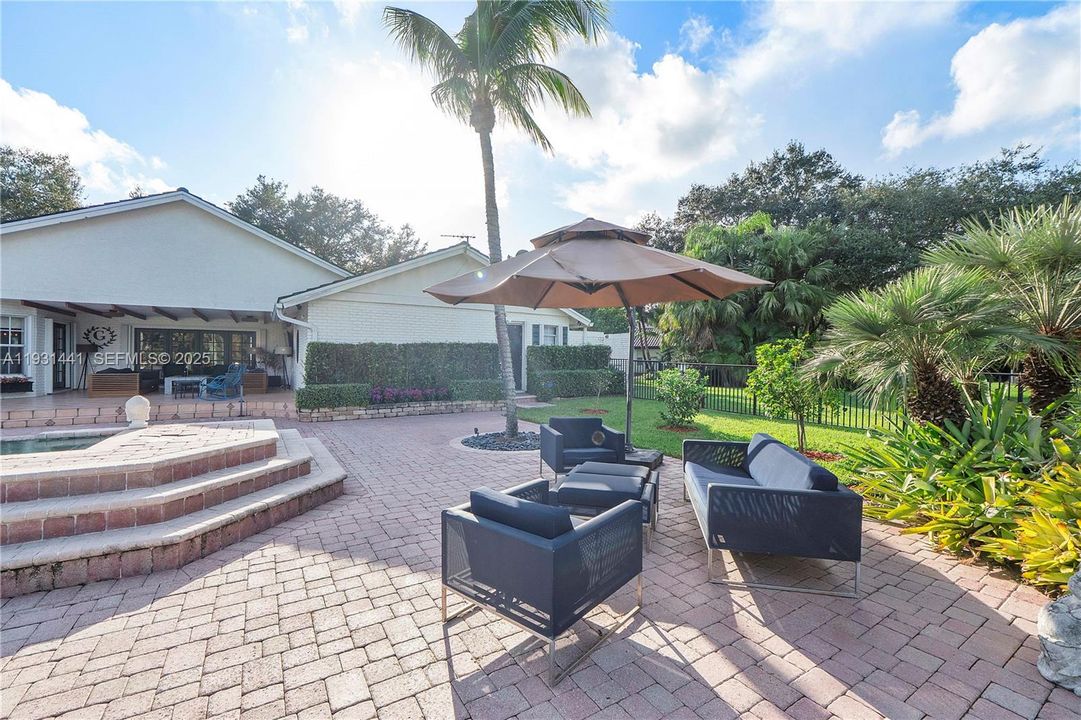 На продажу: $1,990,000 (4 спален, 3 ванн, 4387 Квадратных фут)