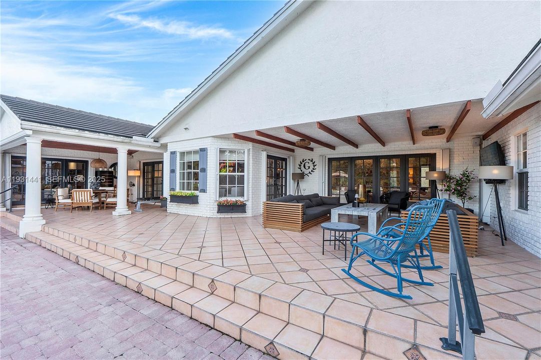 На продажу: $1,990,000 (4 спален, 3 ванн, 4387 Квадратных фут)