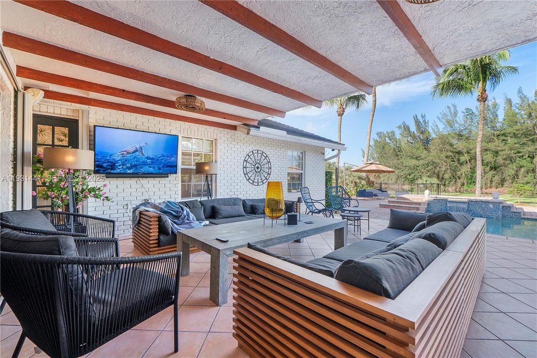 На продажу: $1,990,000 (4 спален, 3 ванн, 4387 Квадратных фут)