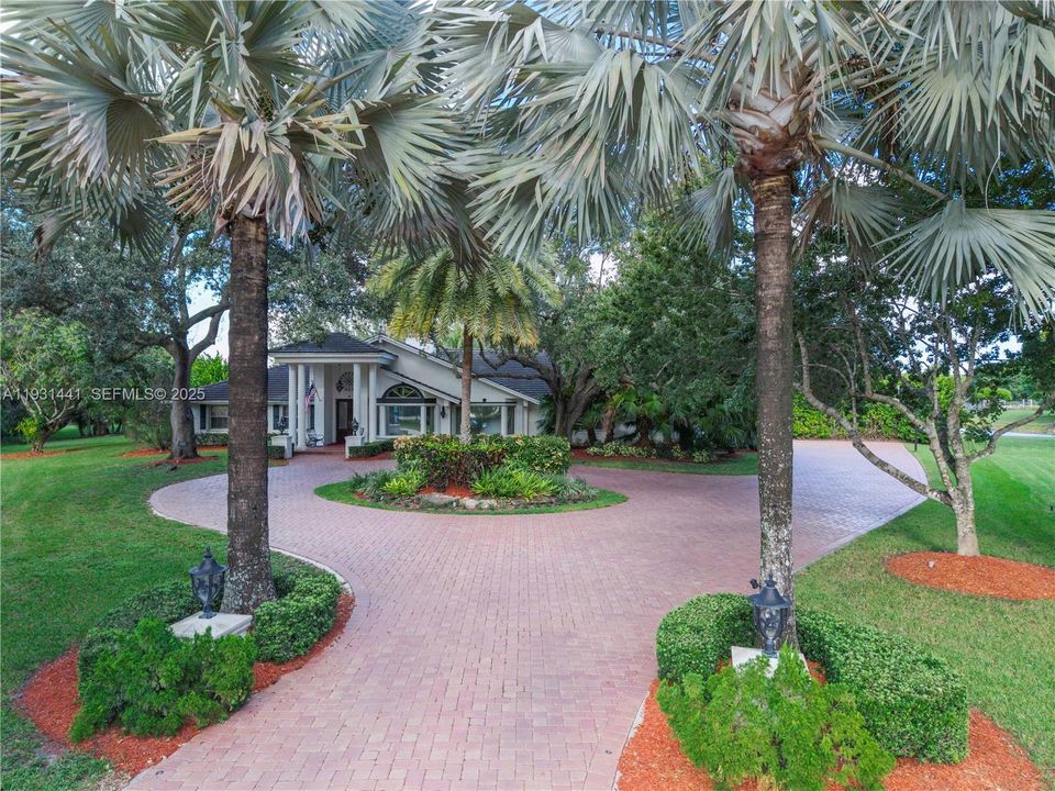 На продажу: $1,990,000 (4 спален, 3 ванн, 4387 Квадратных фут)