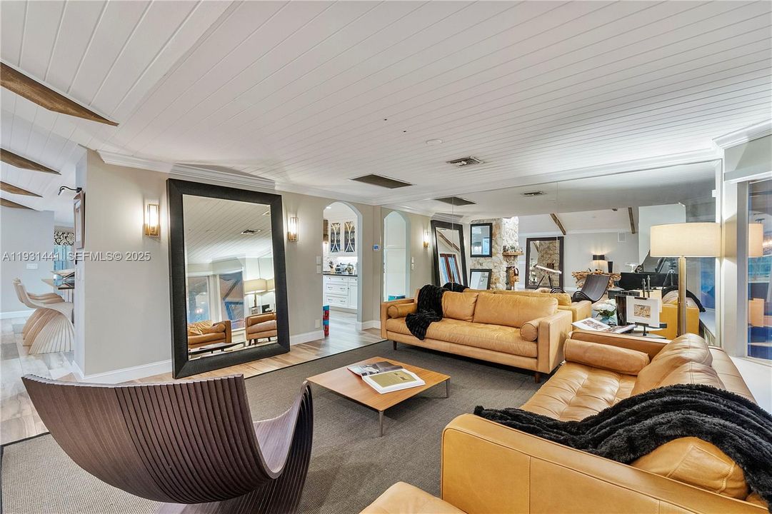 На продажу: $1,990,000 (4 спален, 3 ванн, 4387 Квадратных фут)