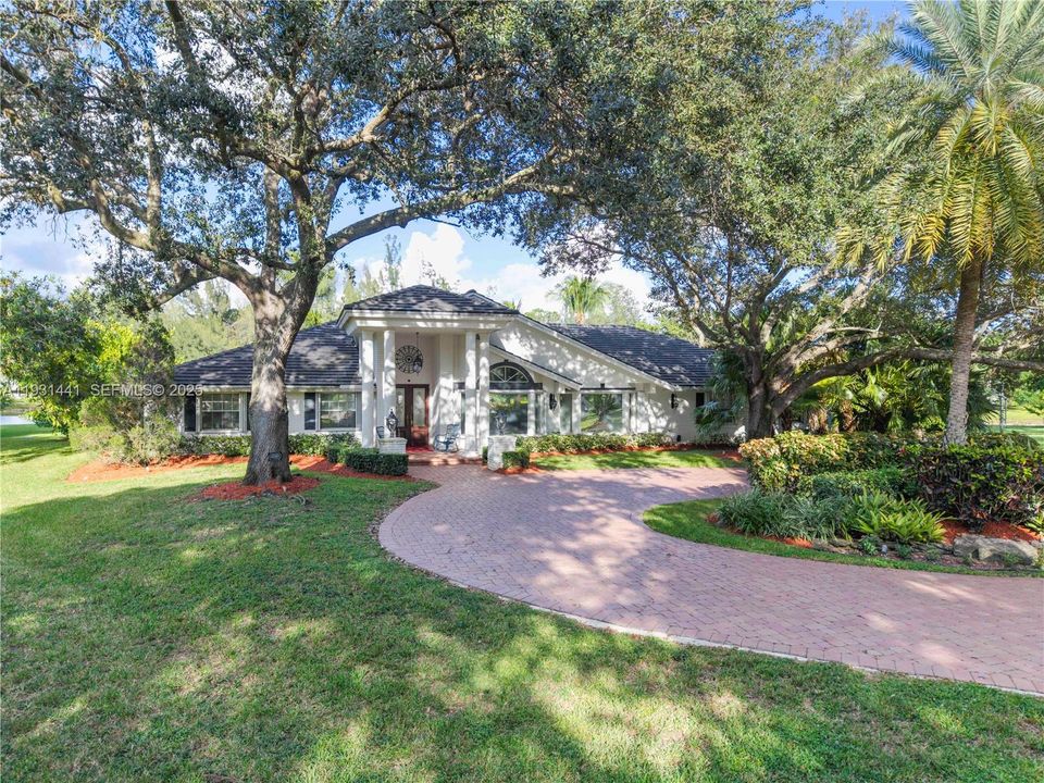 На продажу: $1,990,000 (4 спален, 3 ванн, 4387 Квадратных фут)