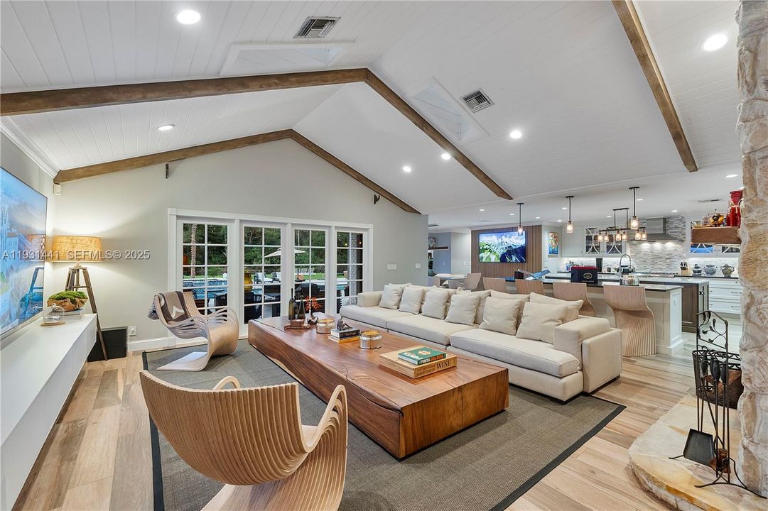 На продажу: $1,990,000 (4 спален, 3 ванн, 4387 Квадратных фут)