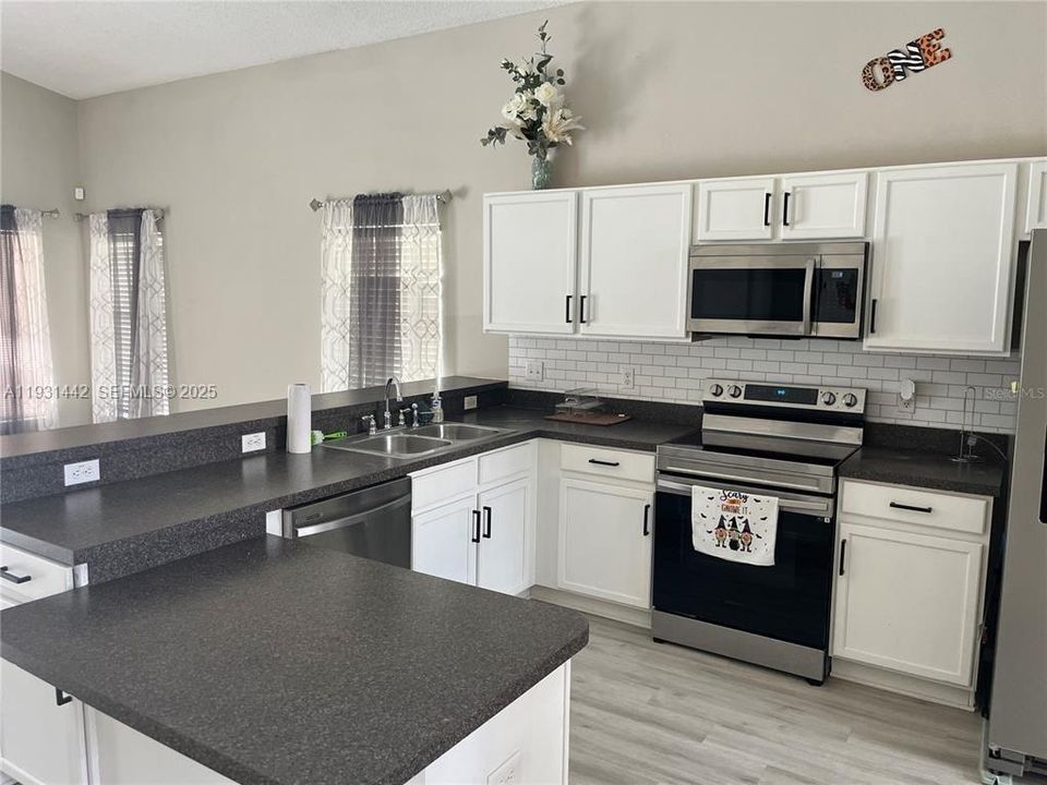 En Renta: $2,990 (6 camas, 4 baños, 2800 Pies cuadrados)