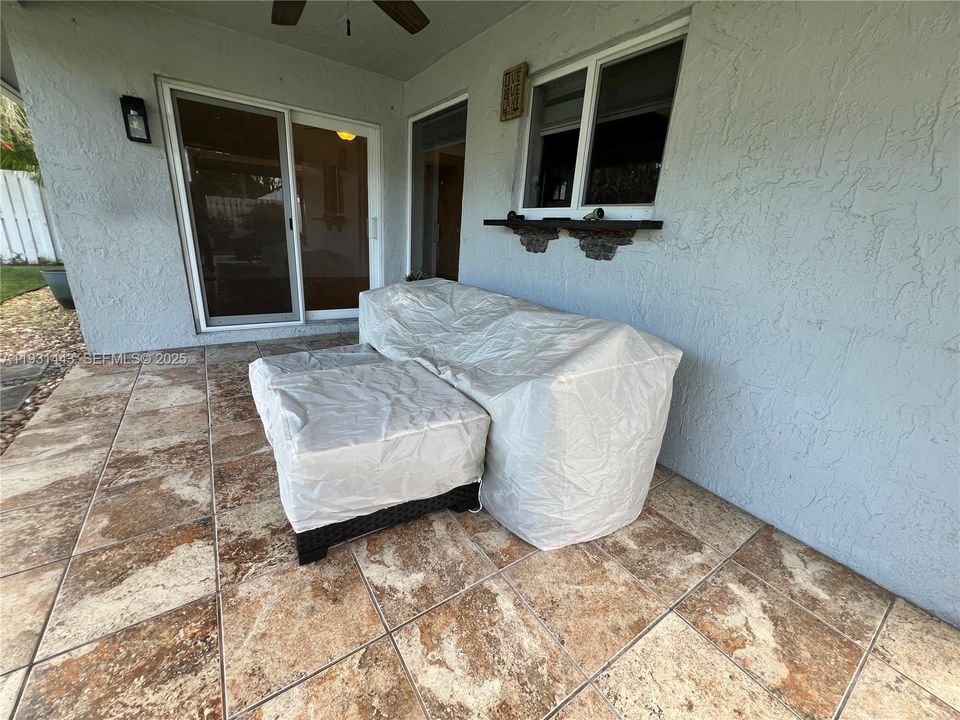 patio furniture included