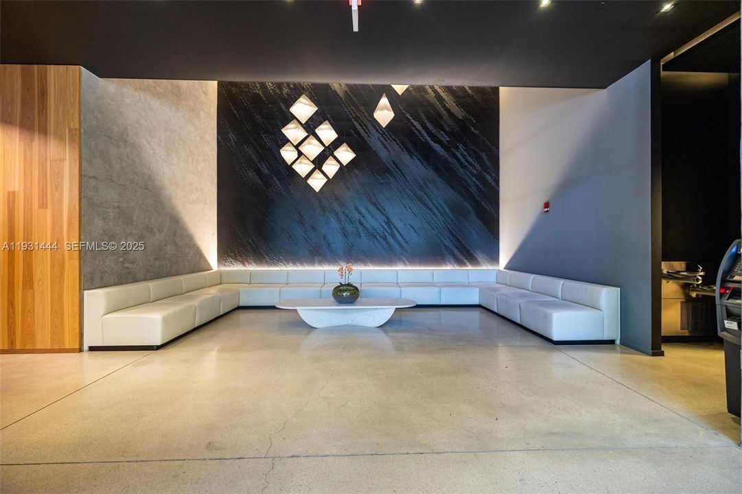 出租: $3,650 (2 贝兹, 2 浴室, 977 平方英尺)