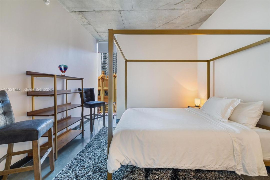 出租: $3,650 (2 贝兹, 2 浴室, 977 平方英尺)