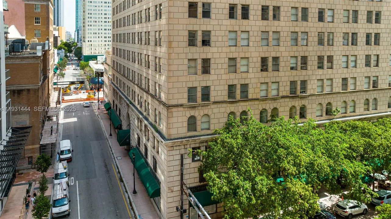 出租: $3,650 (2 贝兹, 2 浴室, 977 平方英尺)