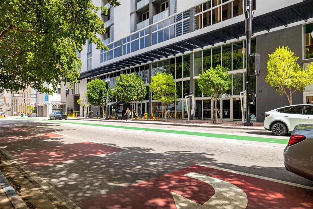 出租: $3,650 (2 贝兹, 2 浴室, 977 平方英尺)