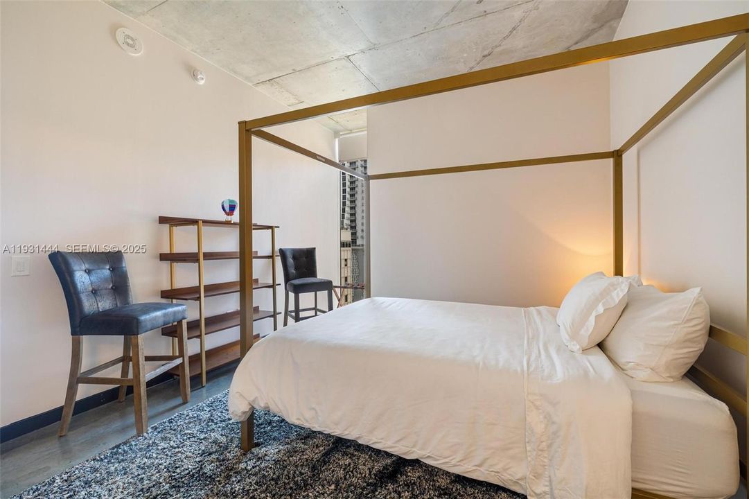 出租: $3,650 (2 贝兹, 2 浴室, 977 平方英尺)