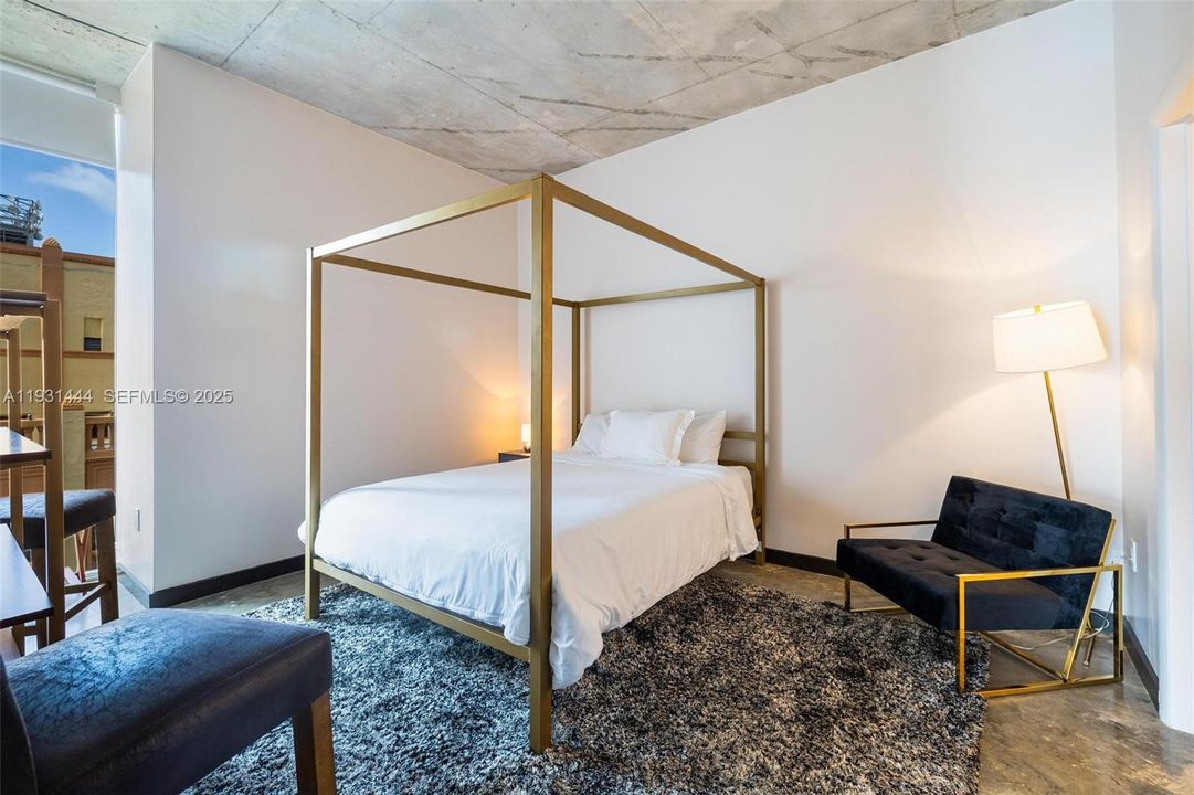 出租: $3,650 (2 贝兹, 2 浴室, 977 平方英尺)