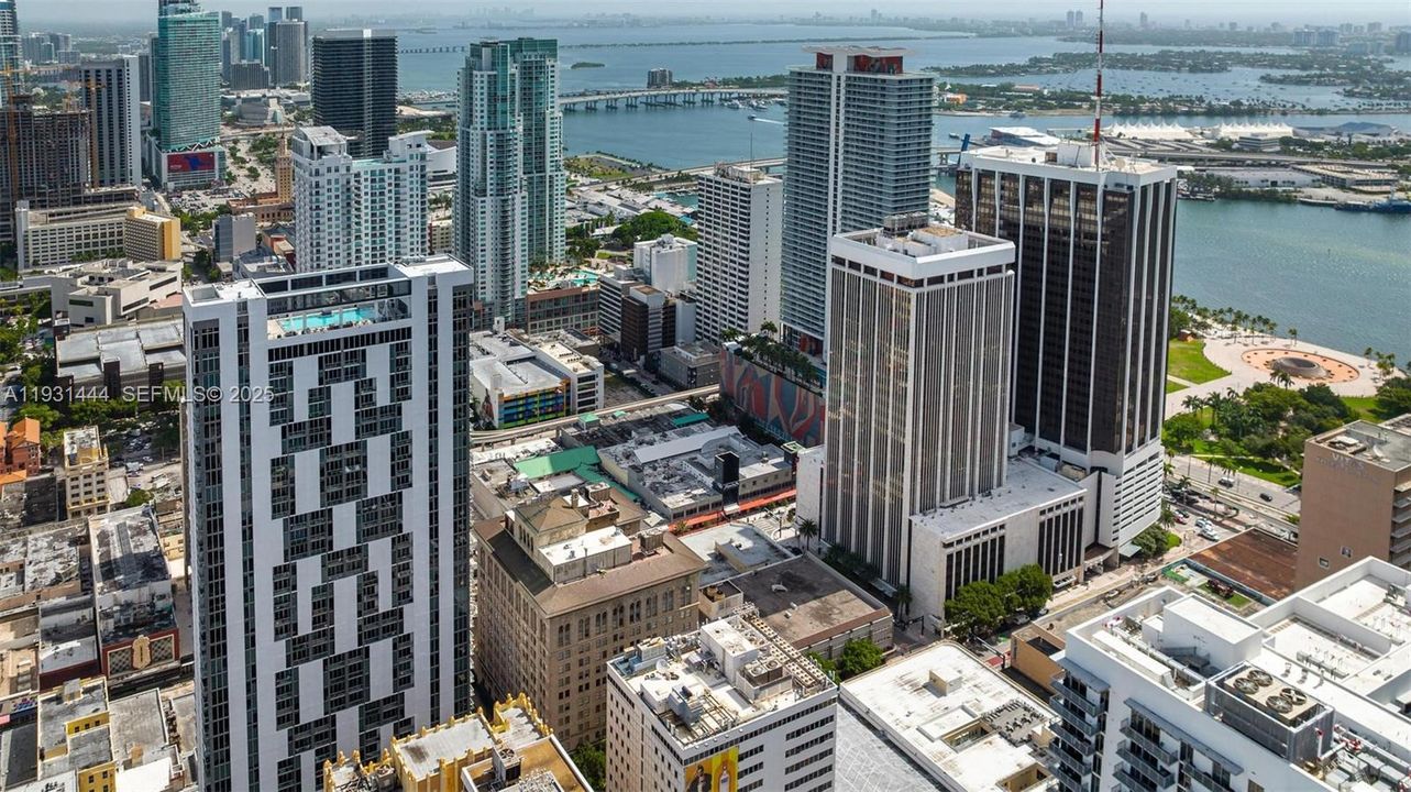 出租: $3,650 (2 贝兹, 2 浴室, 977 平方英尺)