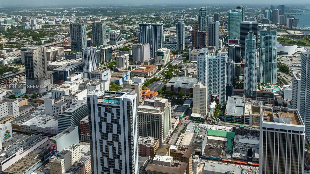 出租: $3,650 (2 贝兹, 2 浴室, 977 平方英尺)