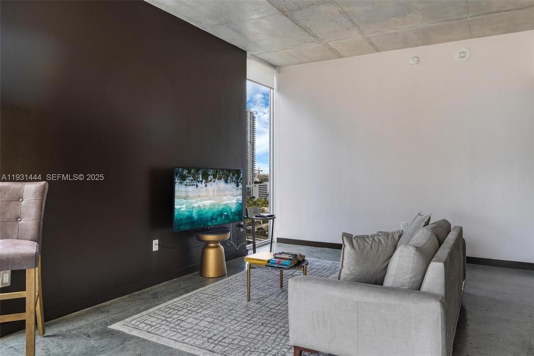 出租: $3,650 (2 贝兹, 2 浴室, 977 平方英尺)