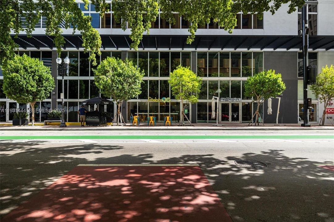 出租: $3,650 (2 贝兹, 2 浴室, 977 平方英尺)