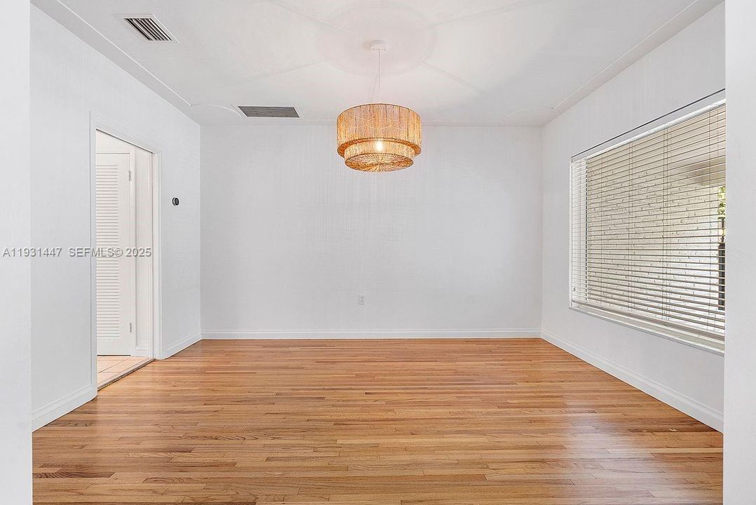 For Rent: $11,000 (4 beds, 3 baths, 2093 Square Feet)