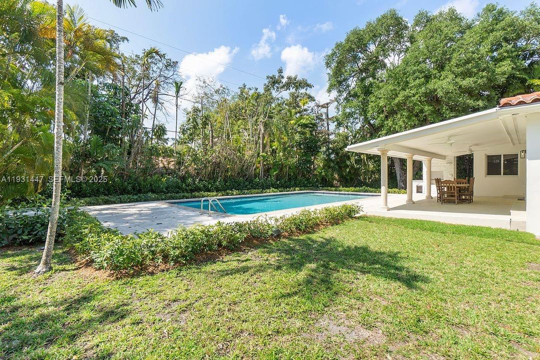 For Rent: $11,000 (4 beds, 3 baths, 2093 Square Feet)