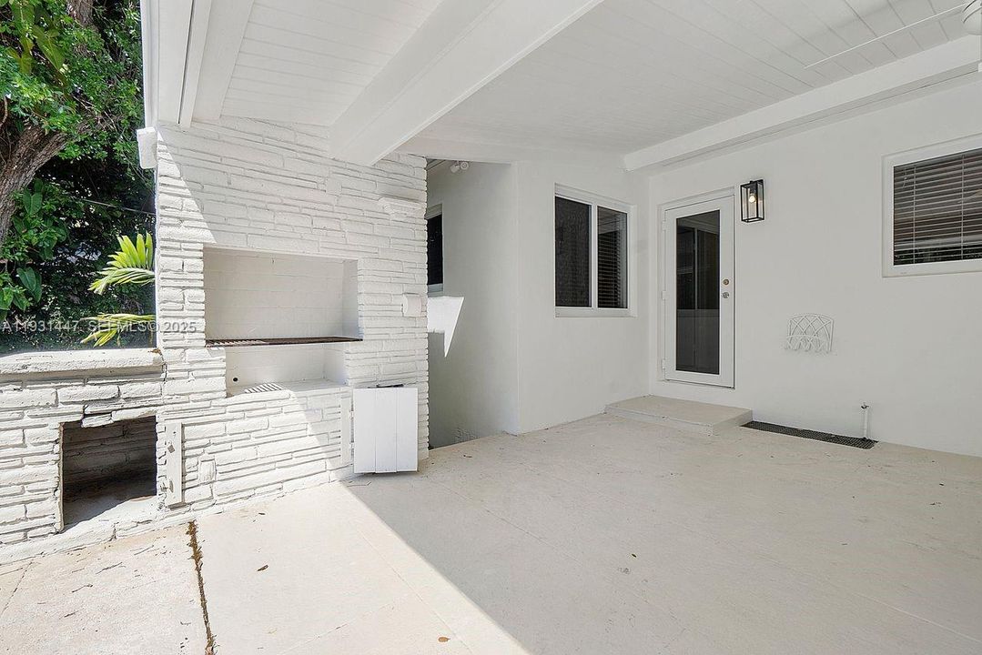 For Rent: $11,000 (4 beds, 3 baths, 2093 Square Feet)