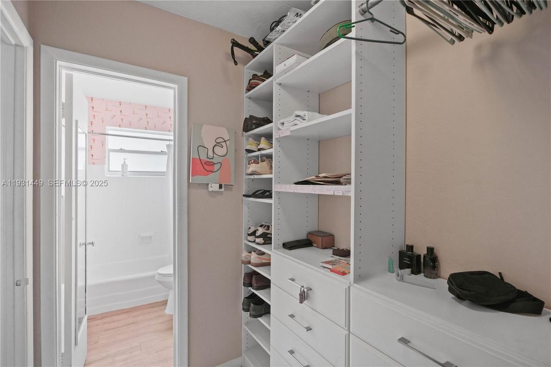 For Sale: $169,000 (0 beds, 1 baths, 400 Square Feet)