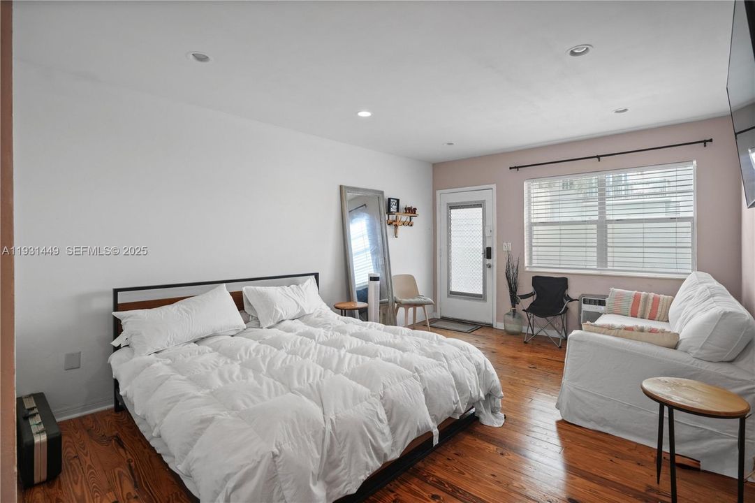 For Sale: $169,000 (0 beds, 1 baths, 400 Square Feet)