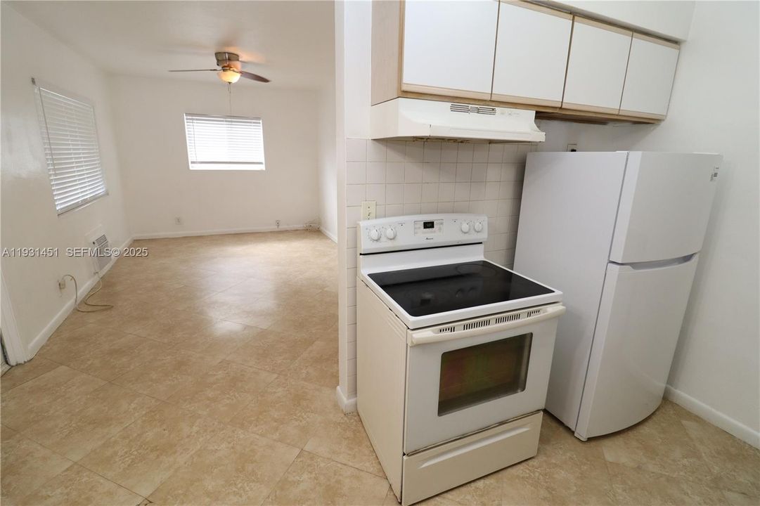 В аренду: $1,750 (2 спален, 1 ванн, 700 Квадратных фут)