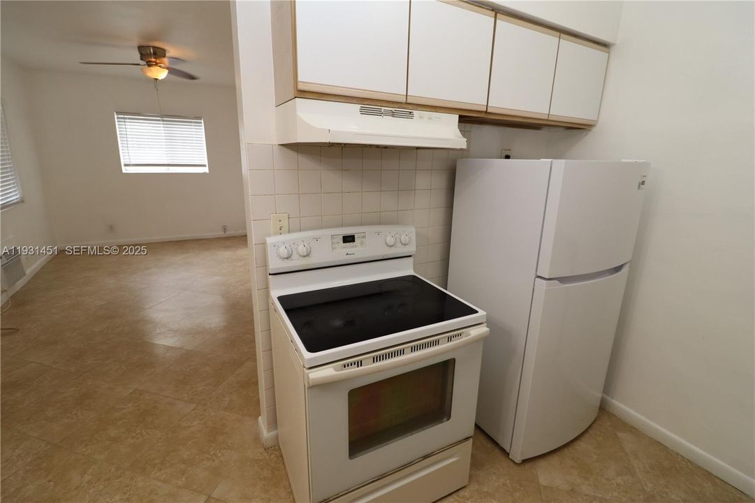 В аренду: $1,750 (2 спален, 1 ванн, 700 Квадратных фут)