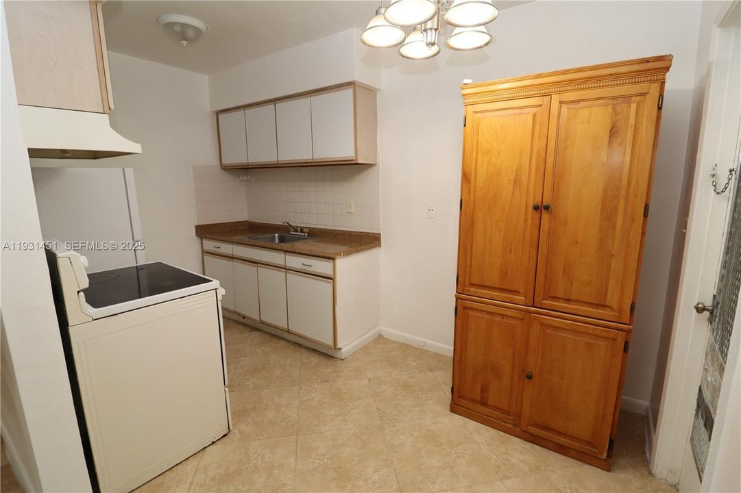 В аренду: $1,750 (2 спален, 1 ванн, 700 Квадратных фут)